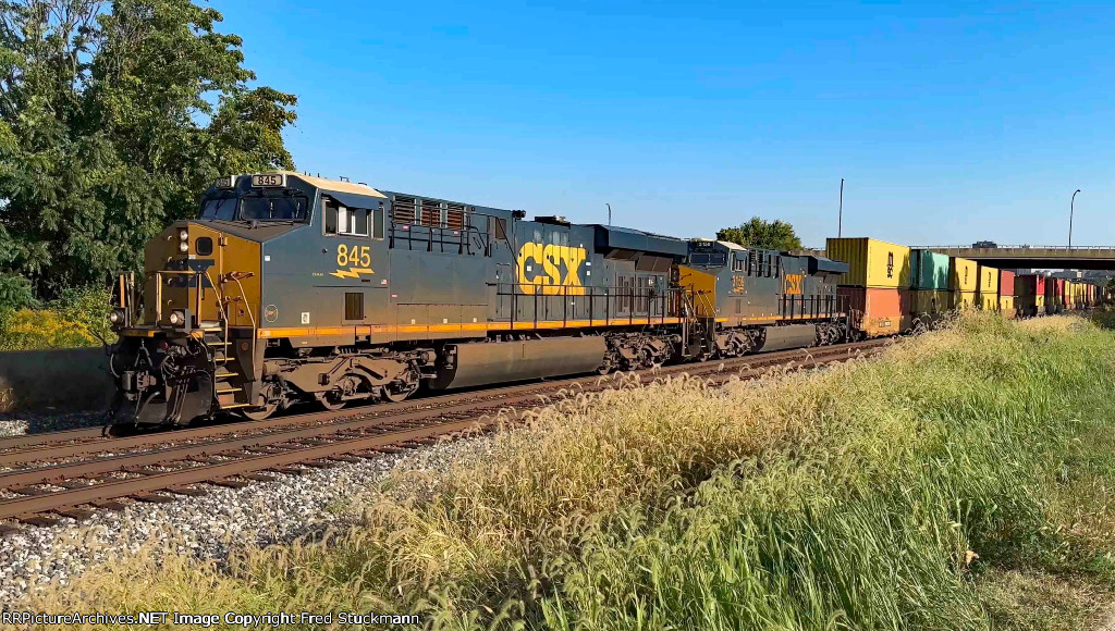 CSX 845 leads I135.